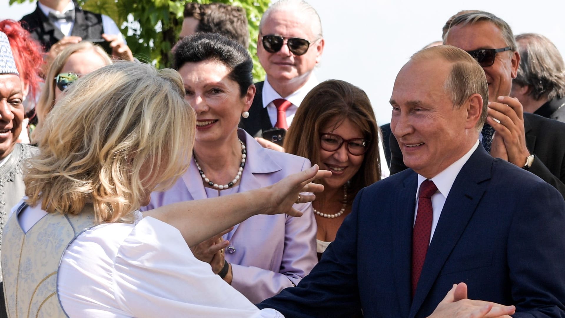 Wladimir Putin 2018 mit Karin Kneissl: Russlands Präsident tanzte auf der Hochzeit der damaligen Außenministerin Österreichs.