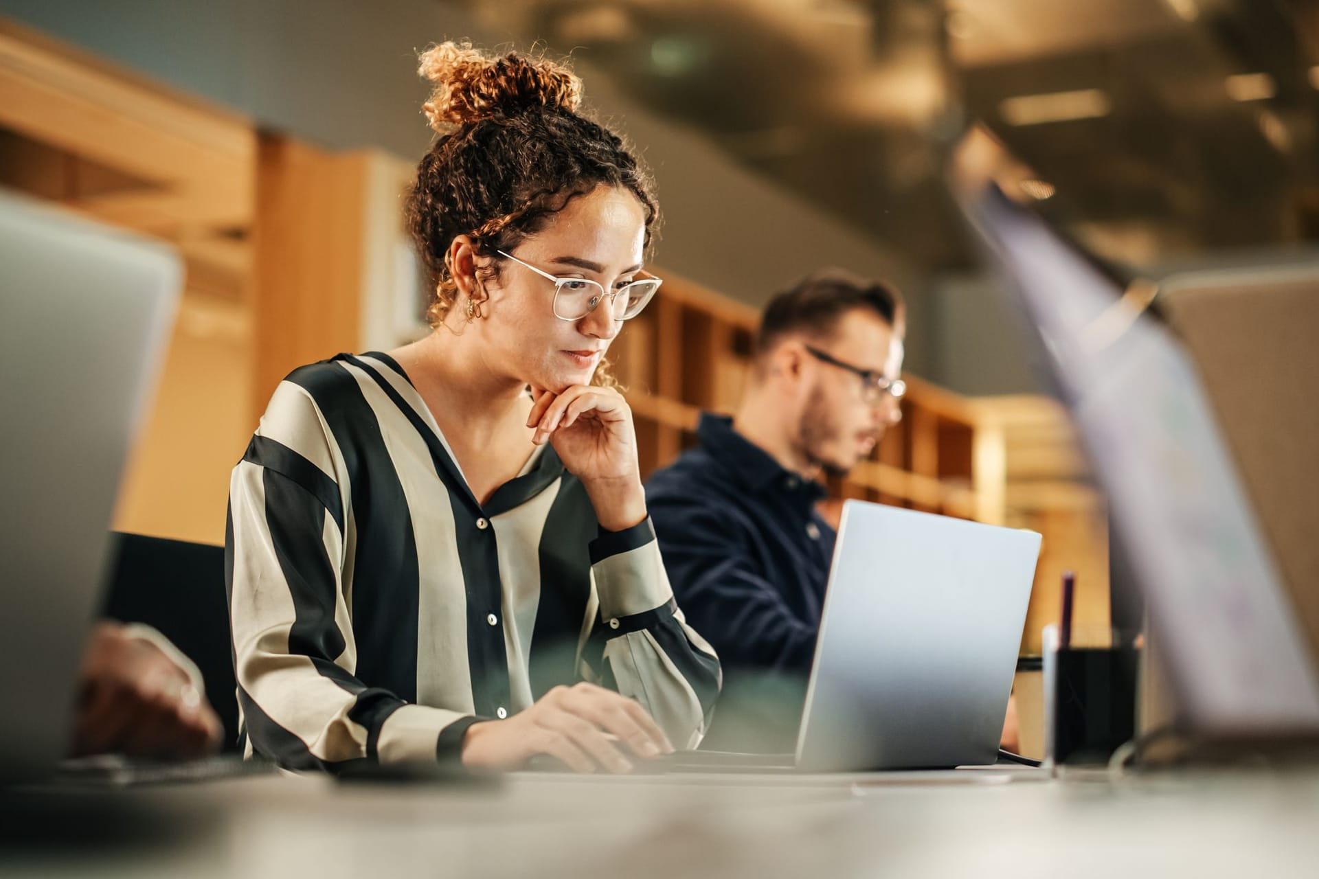 Zwischen dem Gehalt von Frauen und Männern klafft noch immer eine Lücke – auch bei gleicher Arbeit.