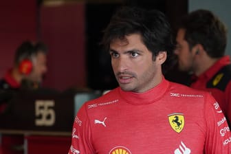 Carlos Sainz Jr.: Er muss seinen Ferrari-Sitz für Lewis Hamilton räumen.
