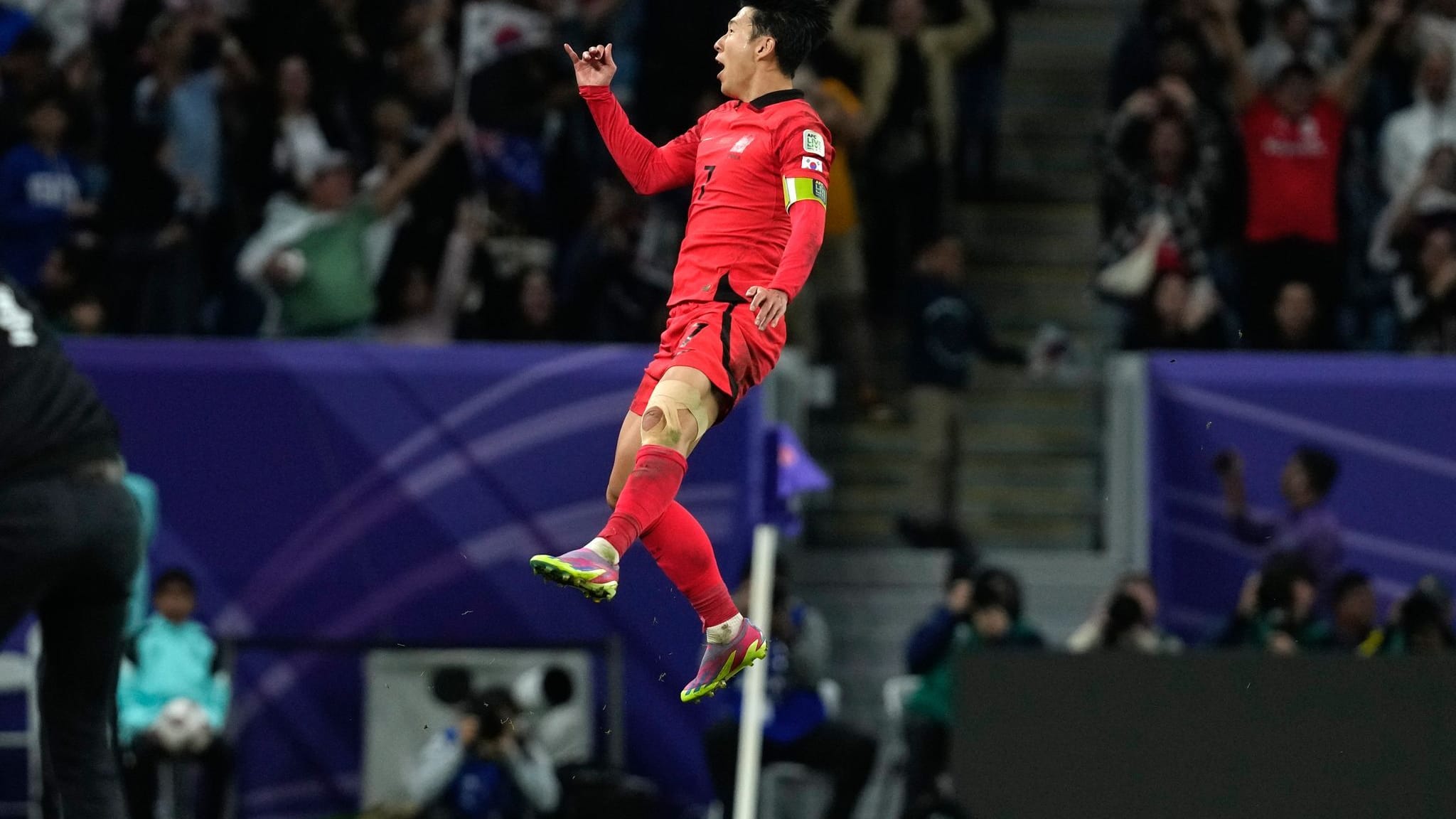 Späte Tore: Klinsmann mit Südkorea im Halbfinale