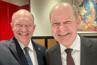 Chris Coons (l.) und Olaf Scholz: Die beiden Politiker haben sich bei dem USA-Besuch des Kanzlers getroffen.