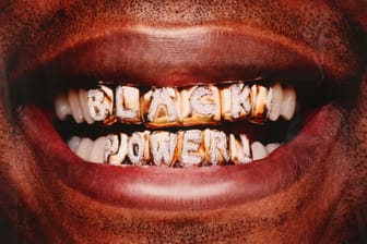 "Black Power" - ein Fotodruck von Hank Willis Thomas aus dem Jahr 2006, das in der Ausstellung auch zu sehen sein wird.
