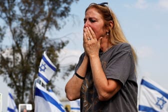 Orna Adar trauert um ihre Tochter Gili Adar, die bei dem Hamas-Angriff am 7. Oktober getötet wurde.