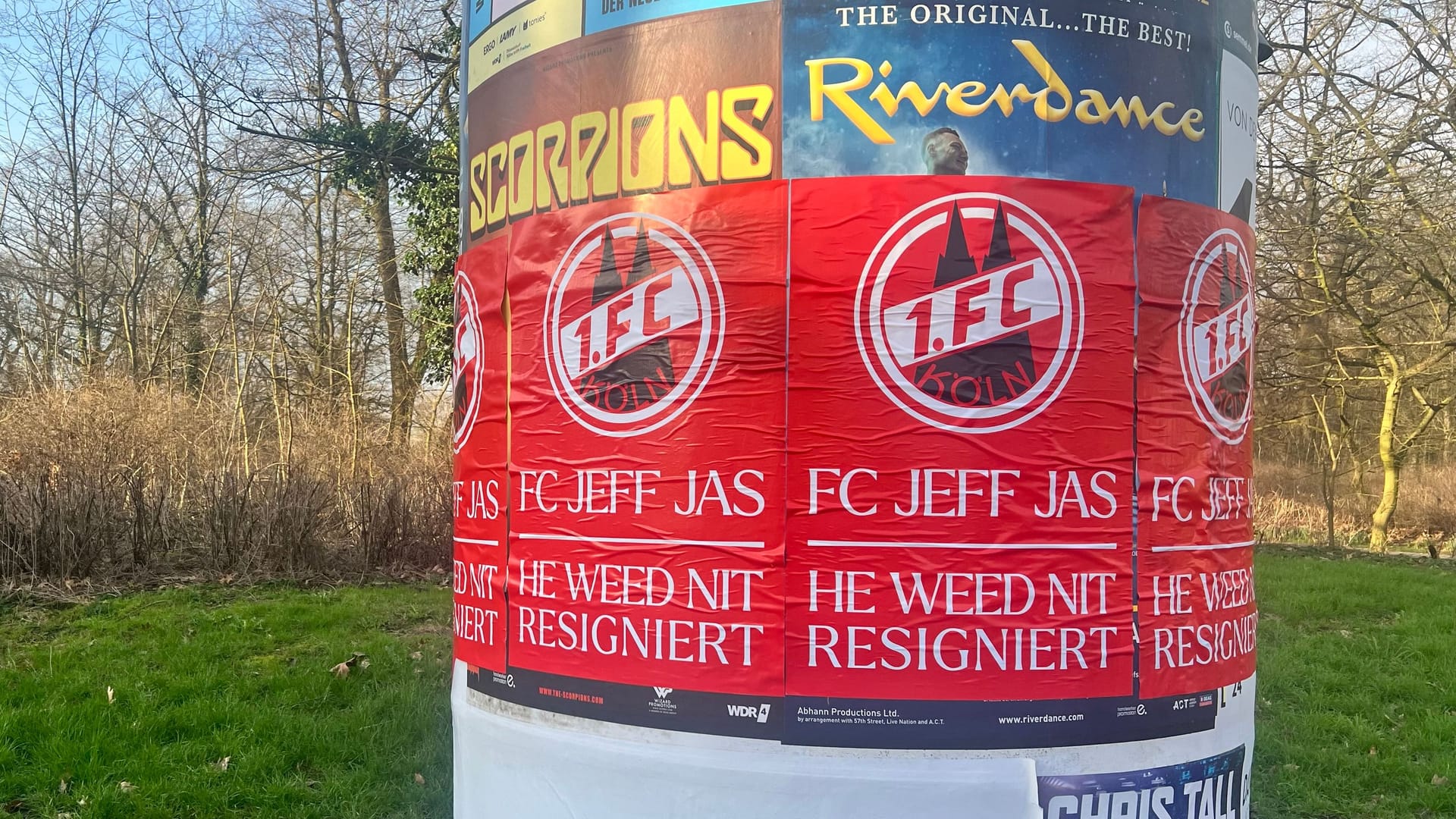 Diese Plakate wurden über Nacht in ganz Köln aufgehängt.