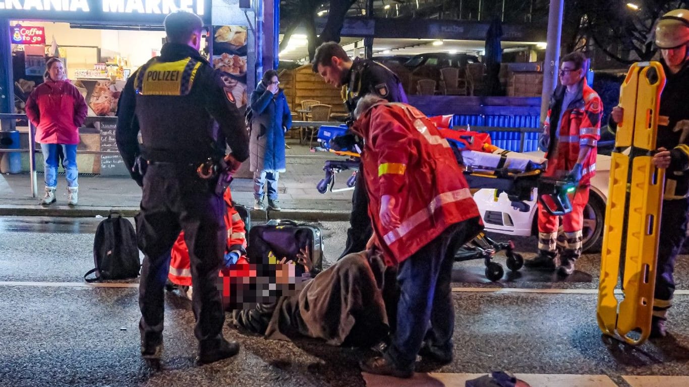 Unfall in Hamburg: Warum einer der Männer plötzlich wegrannte, ist ungewiss.