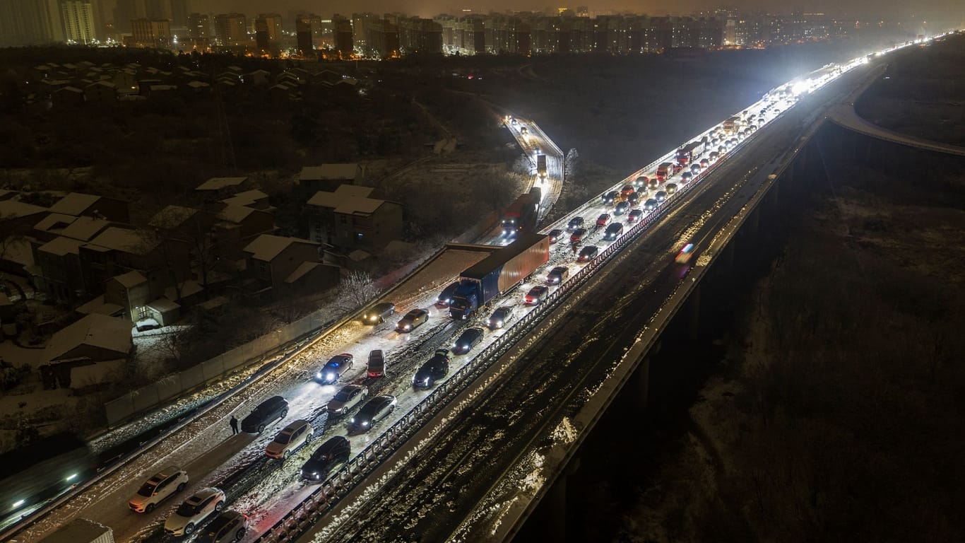 Schnee stört den Reiseverkehr zum Neujahrsfest in China