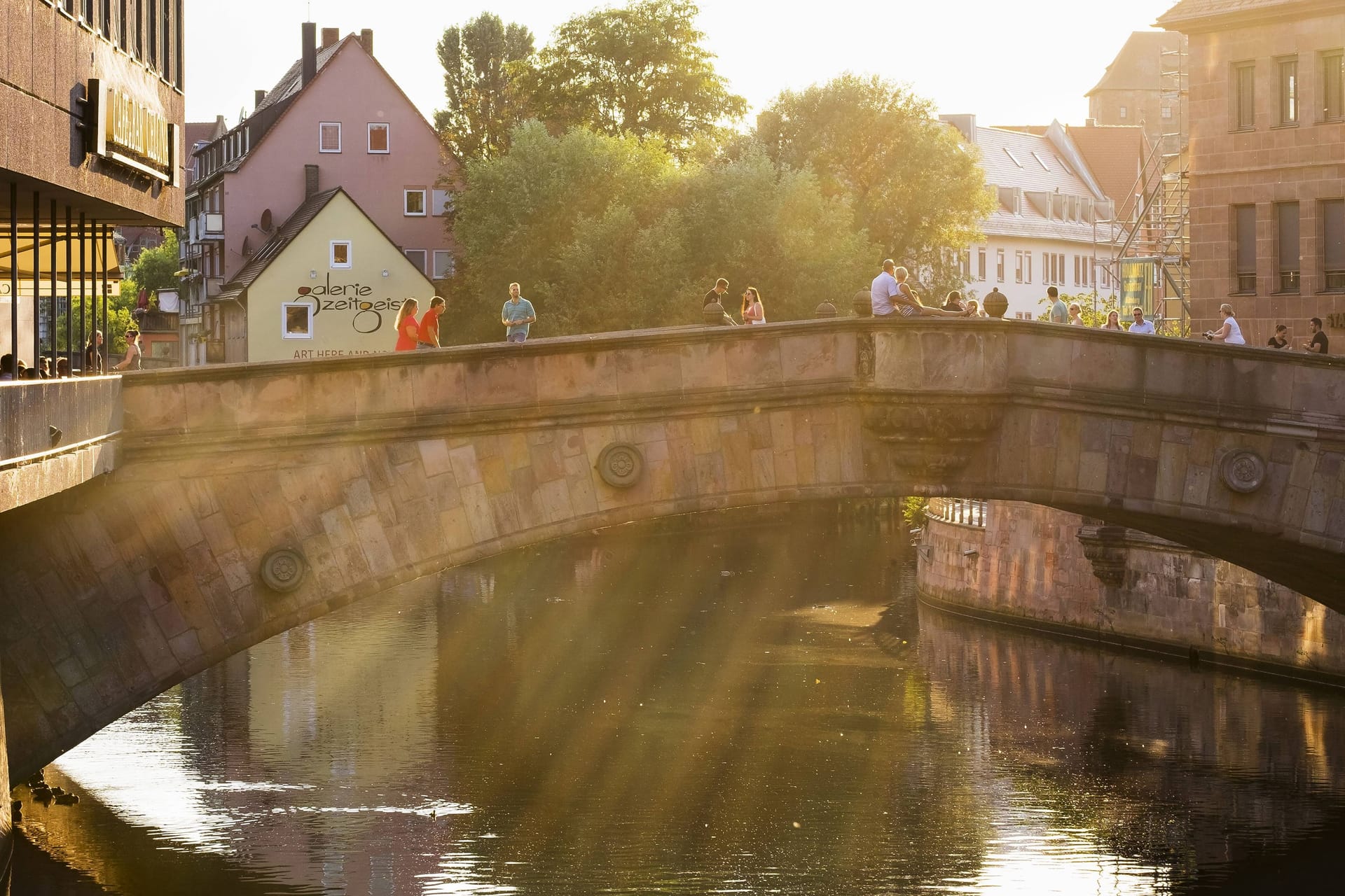 Nürnberg: Die Fleischbrücke führt über die Pegnitz.