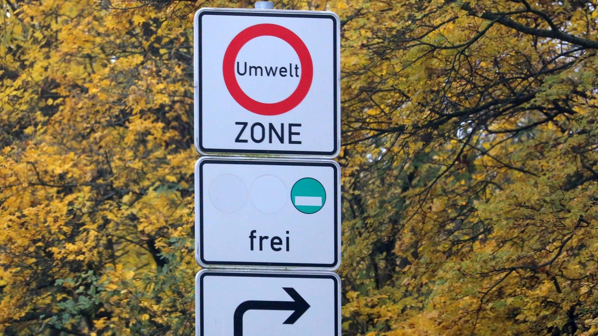 Umweltzone in Hannover: Bald benötigen Autofahrer nicht mehr die grüne Plakette, um in den Stadtbereich zu fahren.