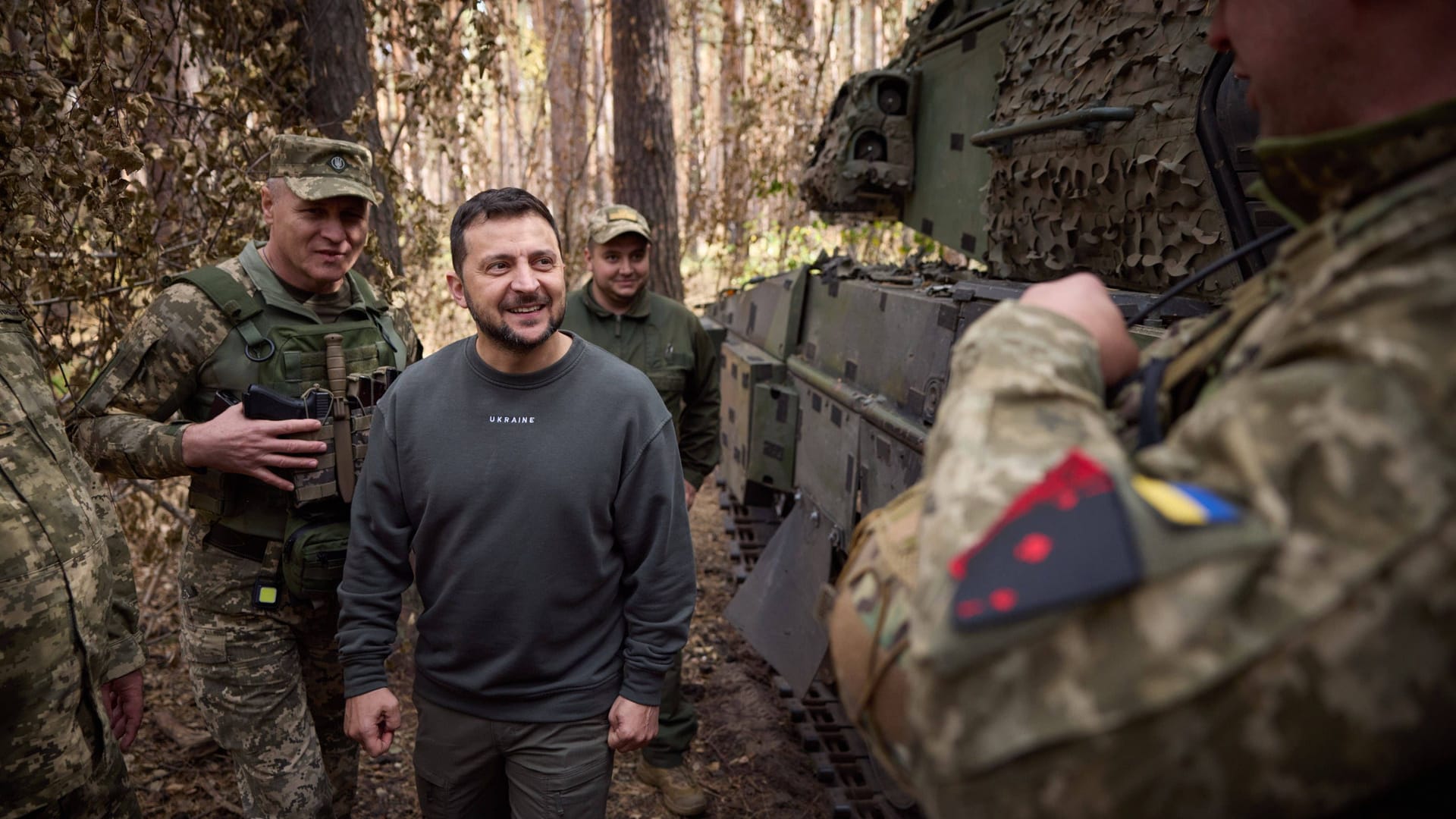 Im Oktober 2023 hatte der ukrainische Präsident Wolodymyr Selenskyj noch Truppen bei Kupjansk besucht. Jetzt droht die Stadt erneut in russische Hände zu fallen.