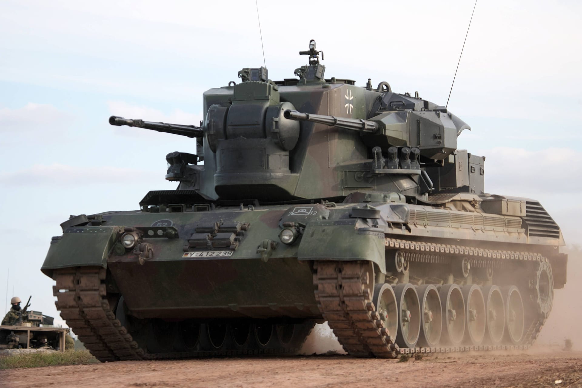 Flugabwehrkanonenpanzer Gepard der Bundeswehr (Archivbild): Die Abwehr von Drohnen durch Kanonenpanzer ist im Vergleich zum Einsatz von teuren Lenkflugkörpern relativ billig.