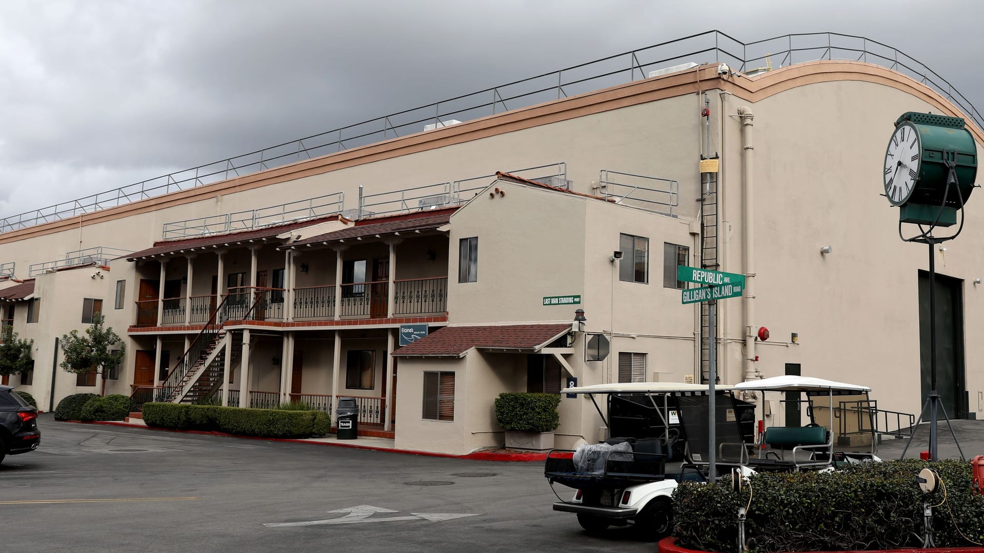 Gebäude der CBS Redford Studios (Symbolbild): Das Mitglied der Filmcrew soll von einem Gerüst in den Tod gestürzt sein.