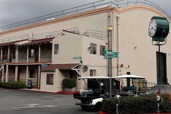 Gebäude der CBS Redford Studios (Symbolbild): Das Mitglied der Filmcrew soll von einem Gerüst in den Tod gestürzt sein.