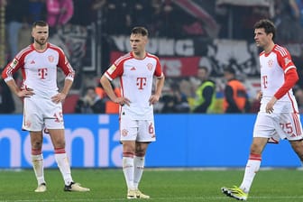 Fassungslos: Bayerns Dier, Kimmich und Müller (v. li.).