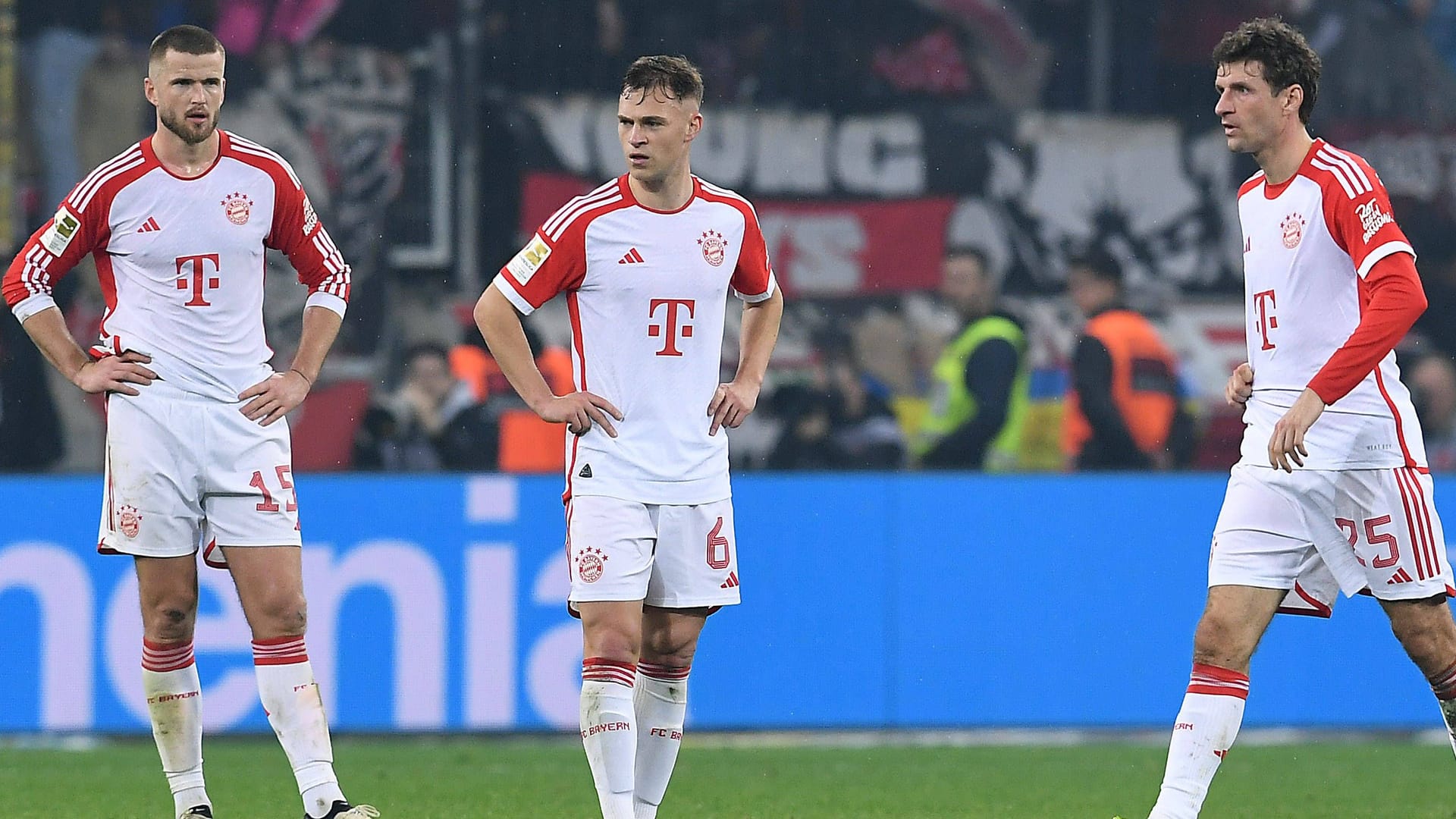 Fassungslos: Bayerns Dier, Kimmich und Müller (v. li.).