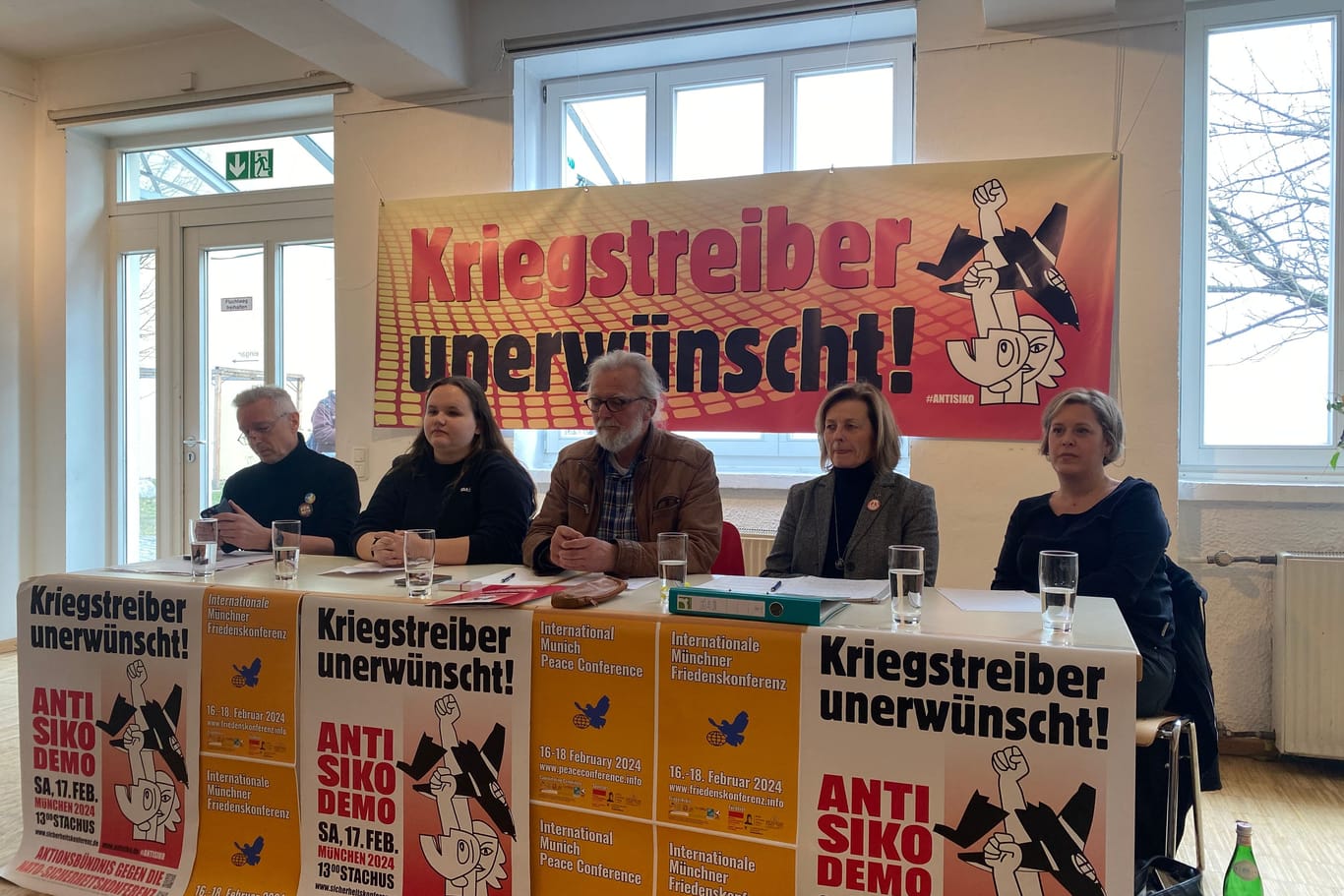 Bei einer Pressekonferenz am Donnerstagvormittag stellten Vertreter des Protestbündnisses die geplanten Aktionen gegen die Nato-Sicherheitskonferenz vor.