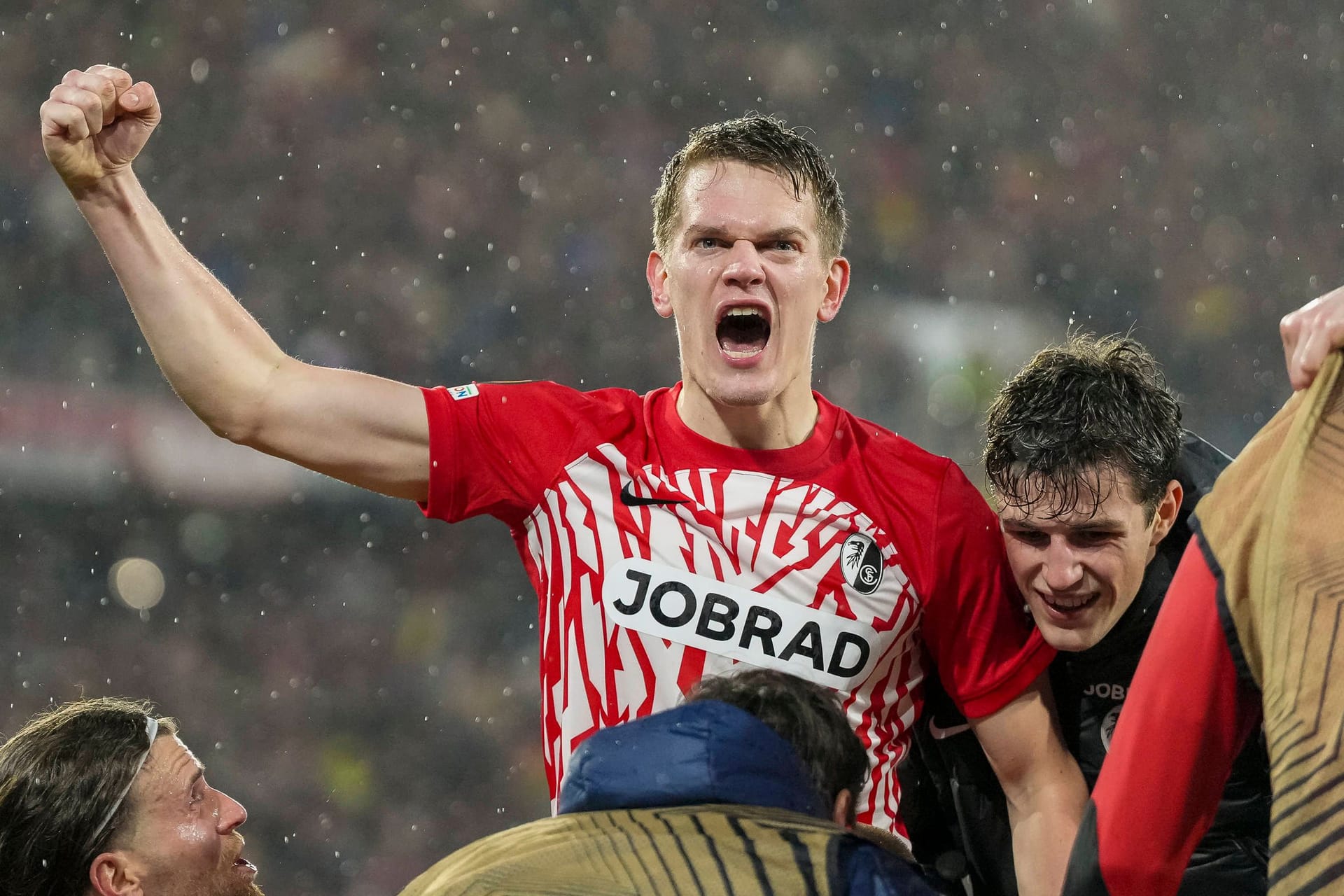 Matthias Ginter jubelt: Mit dem SC Freiburg steht er im Achtelfinale der Europa League.