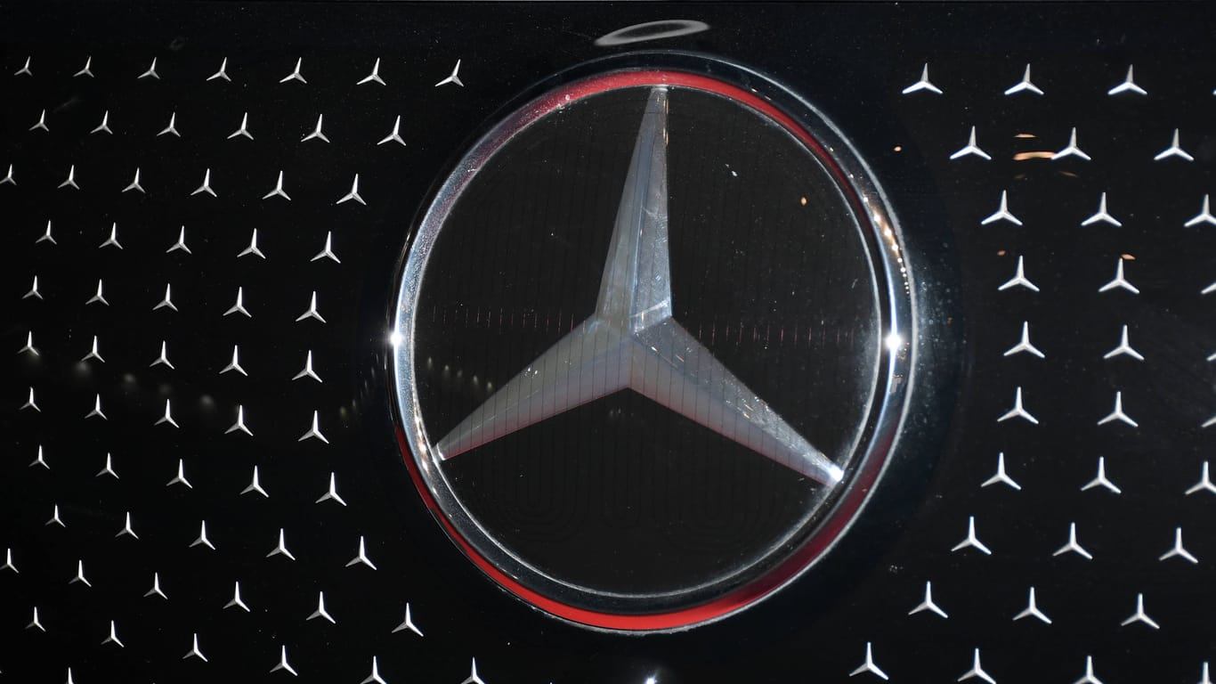 Möglicherweise erhöhte Brandgefahr: Weltweit müssen über 75.000 Mercedes in die Werkstätten.