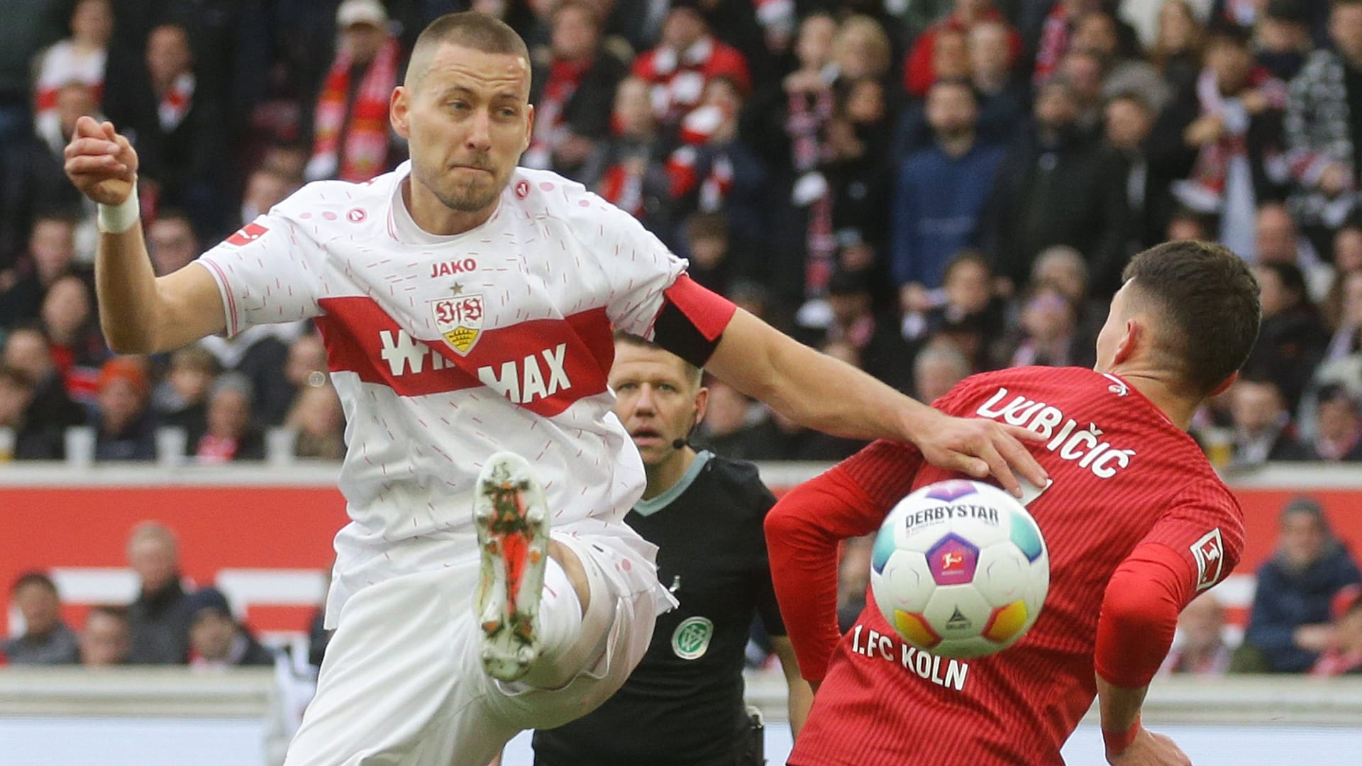 Stuttgarts Kapitän Waldemar Anton (l.) im Duell mit Kölns Dejan Ljubičić: Der VfB holte weniger Punkte als erhofft.