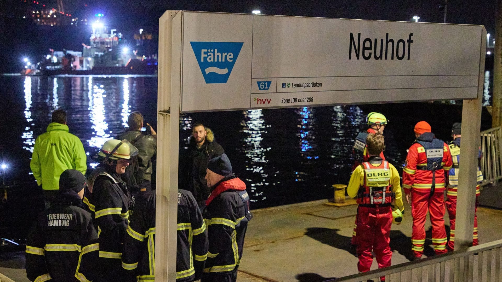 Suchaktion im Hamburger Hafen Suchaktion im Hamburger Hafen