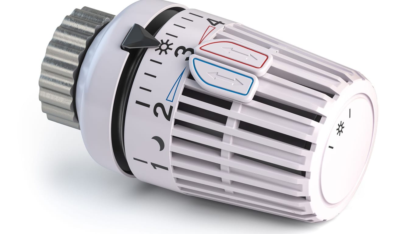 Thermostatköpfe helfen beim Geldsparen: Wer seine Heizkosten senken möchte, sollte auch wissen, wofür die Plastikstifte gut sind.