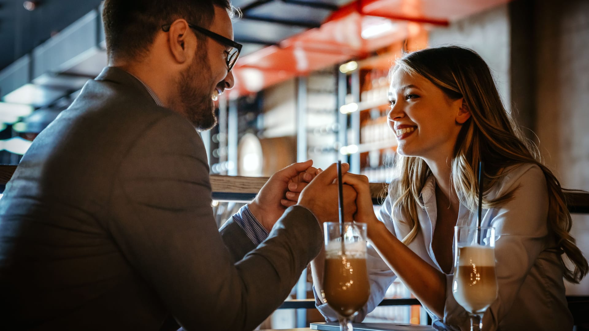 Romantisches Date (Symbolbild): In Nürnberg bieten sich verschiedene Lokale für den Valentinstag an.