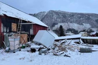 Zerstörung nach Sturm in der Nähe von Alesund: Am Haus von Florian und Laura Lohoff kam es in der Nacht zu schweren Schäden.