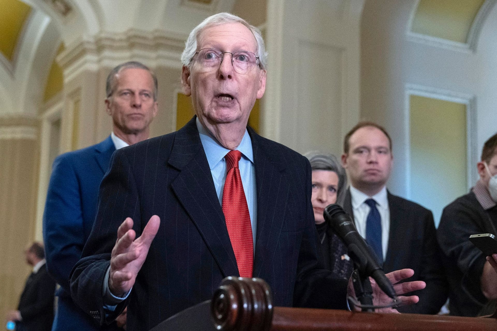 Der Republikaner Mitch McConnell (Archivbild) will keine Haushaltssperre riskieren – und stellt sich damit gegen Trump.