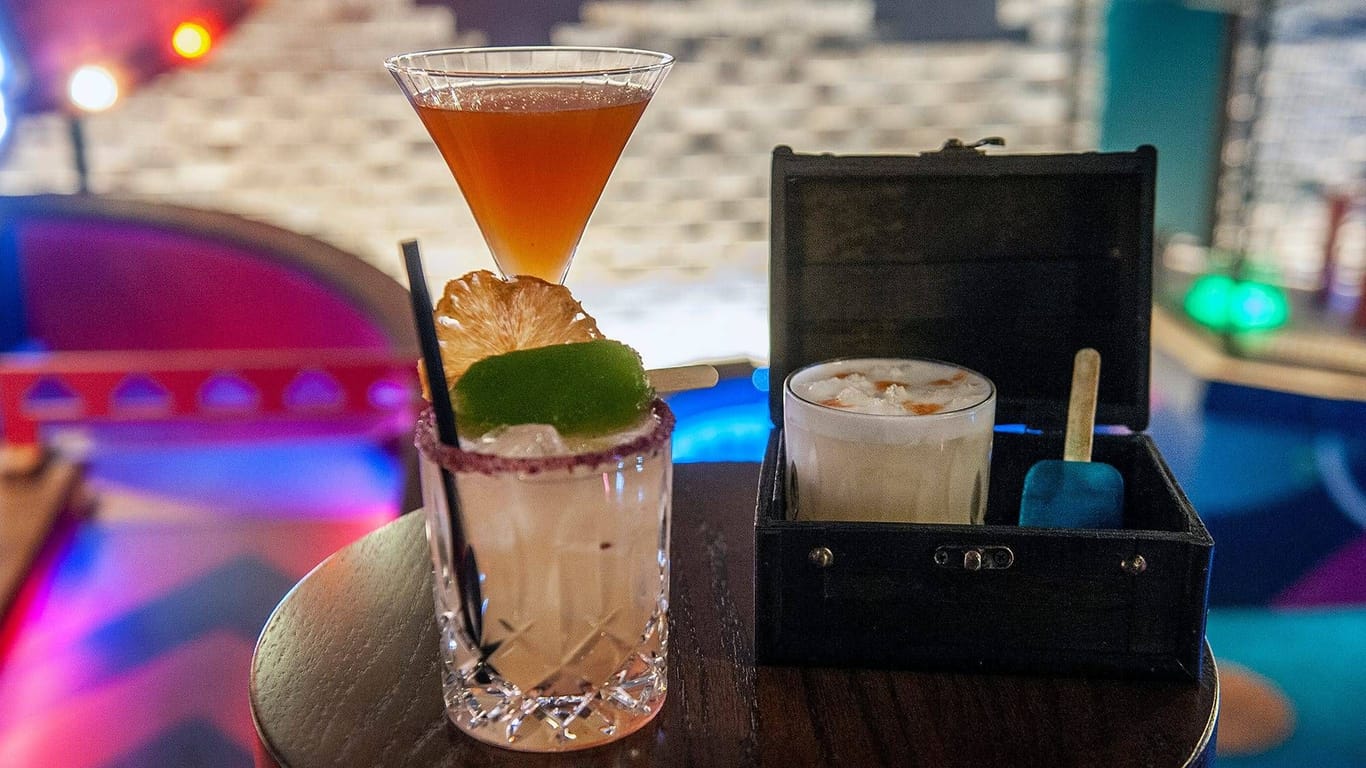 Cocktails in einer Bar (Symbolbild): Im "Secret" kann auch gefeiert werden.