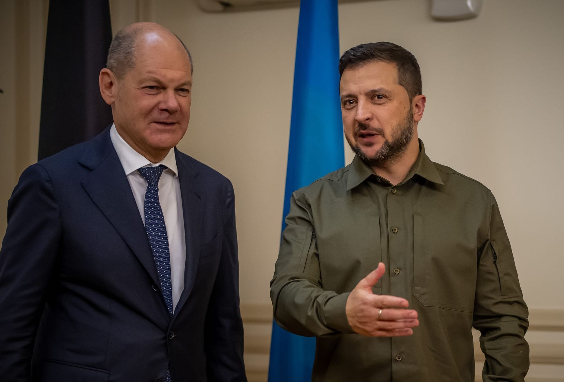 Mit besonderer Spannung wird aber der Besuch des ukrainischen Präsidenten Wolodymyr Selenskyj erwartet, der die ukrainische Delegation in München anführt.