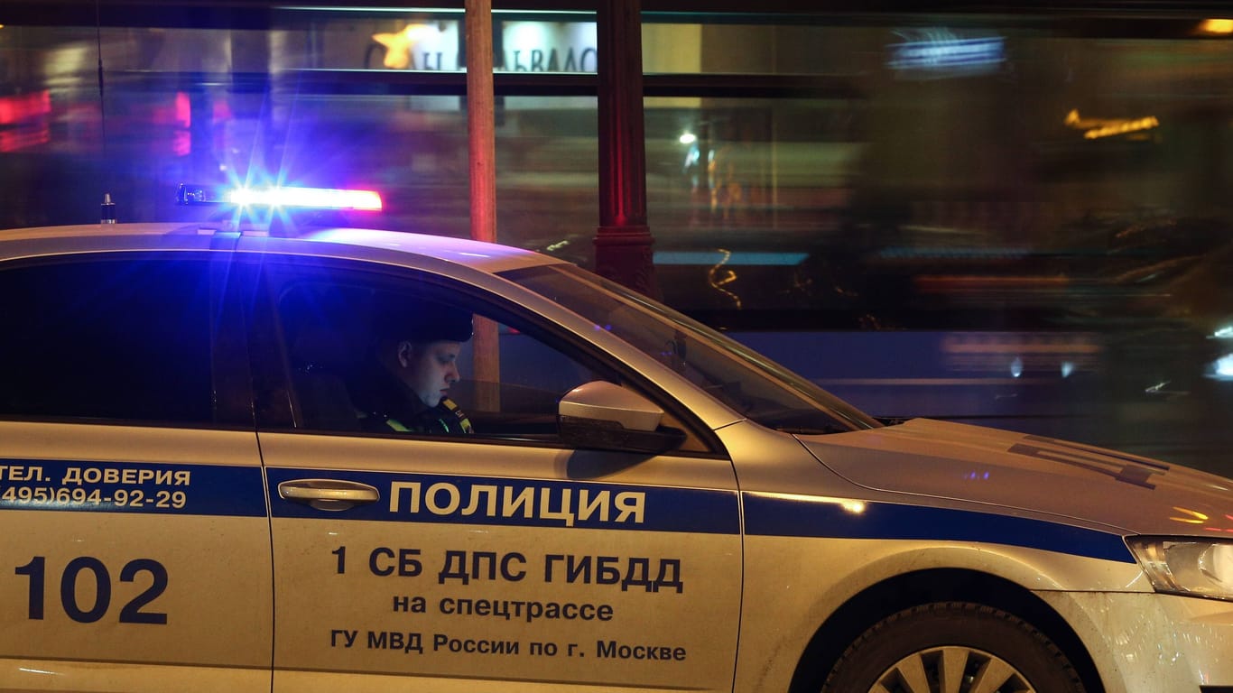 Russisches Polizeiauto (Symbolbild): Fast vier Jahre lange schlief die Frau mit der Mumie ihres Mannes im Bett.