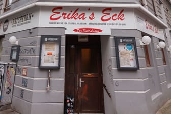 Erika's Eck in der Schanze (Archivfoto): Neue Betreiber sichern die Zukunft der Hamburger Kneipe.