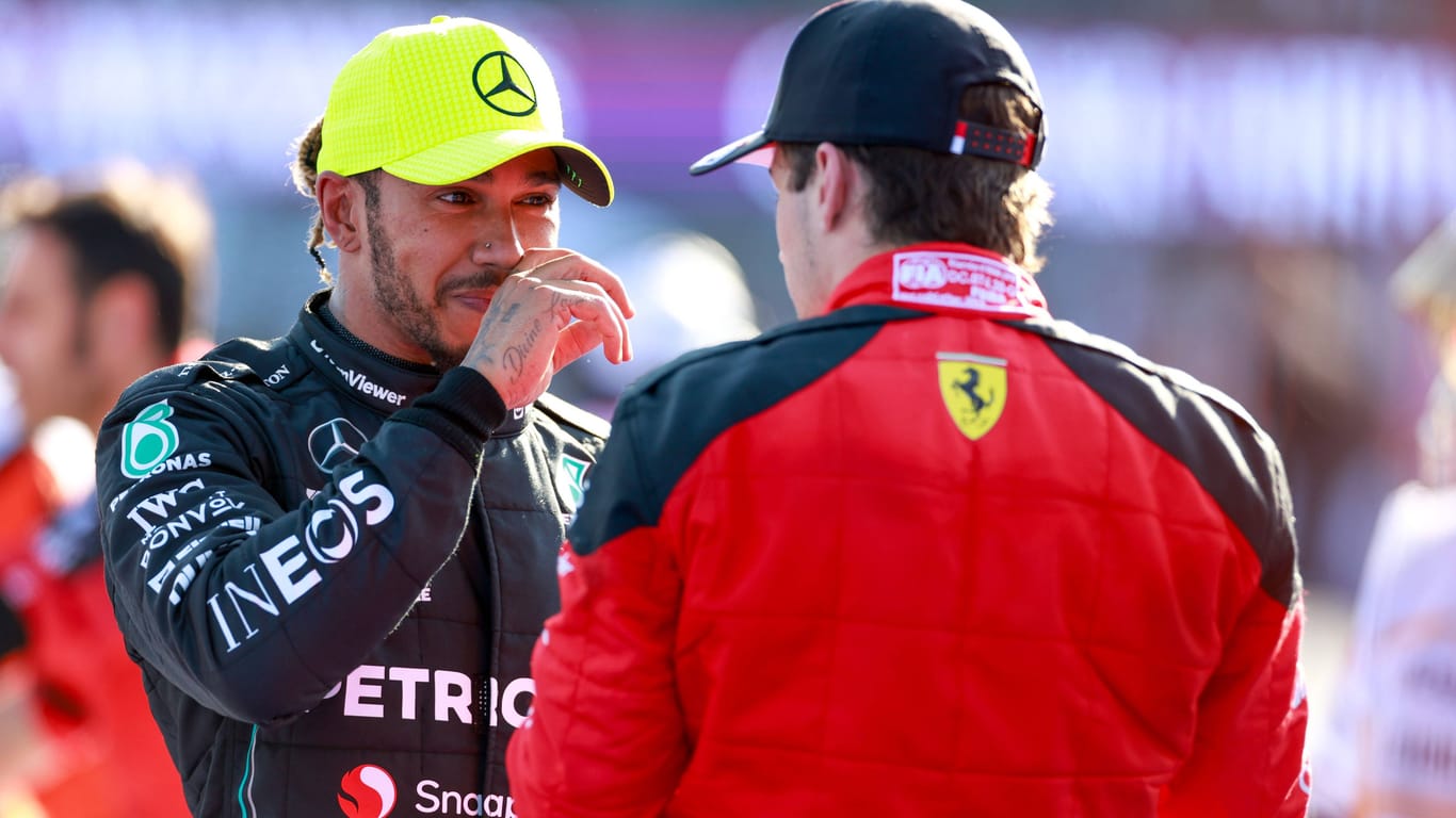 Lewis Hamilton (links) und Charles Leclerc: Werden die beiden bald Teamkollegen?