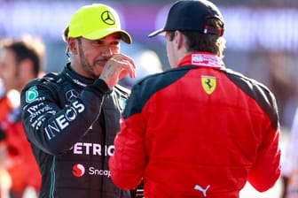 Lewis Hamilton (links) und Charles Leclerc: Werden die beiden bald Teamkollegen?