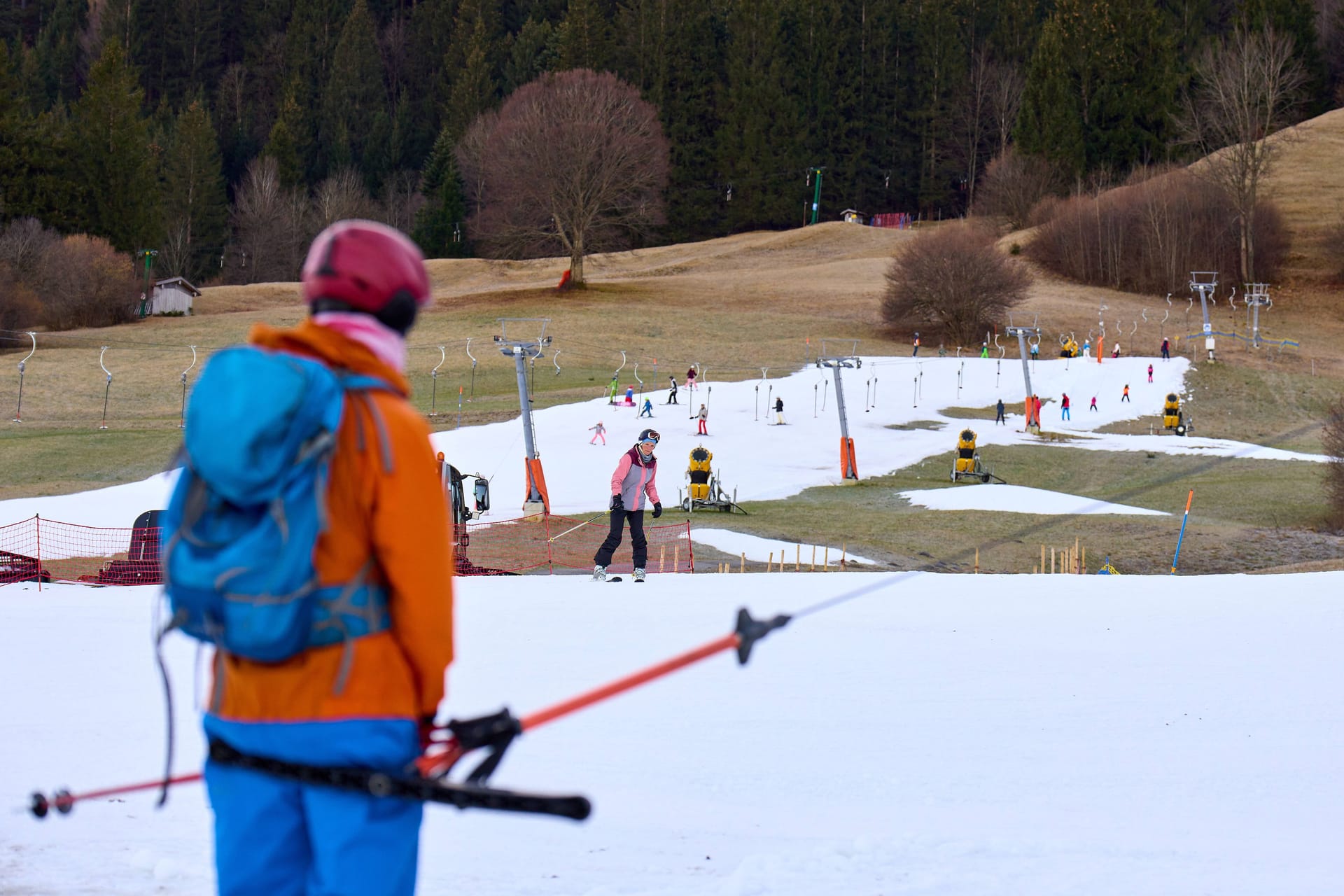 Schneereste im bayerischen "Winter" (Archivfoto): Skispaß kommt so nicht auf.