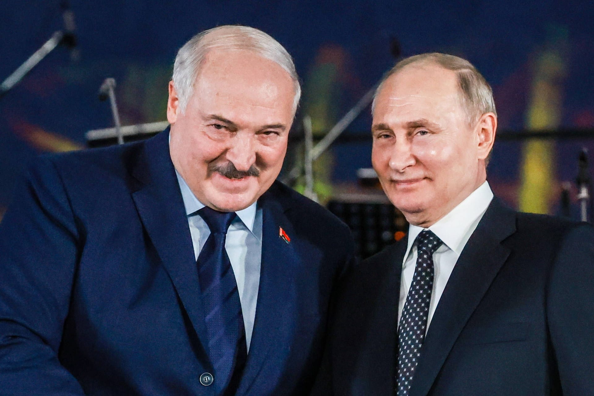 Alexander Lukaschenko, Präsident von Belarus, und Russlands Präsident Wladimir Putin (Archivbild): Kritiker und Oppositionelle schaffen sie mit Gewalt aus dem Weg, um sich an der Macht zu halten.