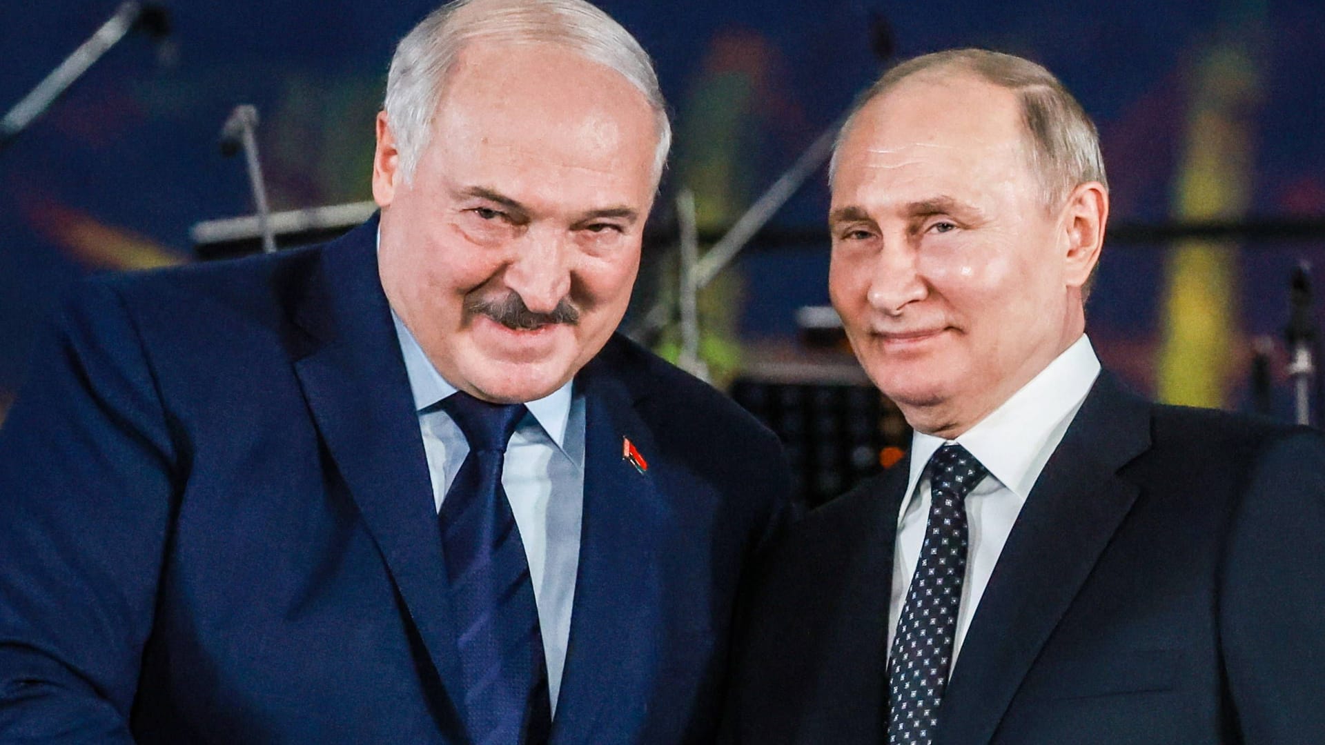Alexander Lukaschenko, Präsident von Belarus, und Russlands Präsident Wladimir Putin (Archivbild): Kritiker und Oppositionelle schaffen sie mit Gewalt aus dem Weg, um sich an der Macht zu halten.