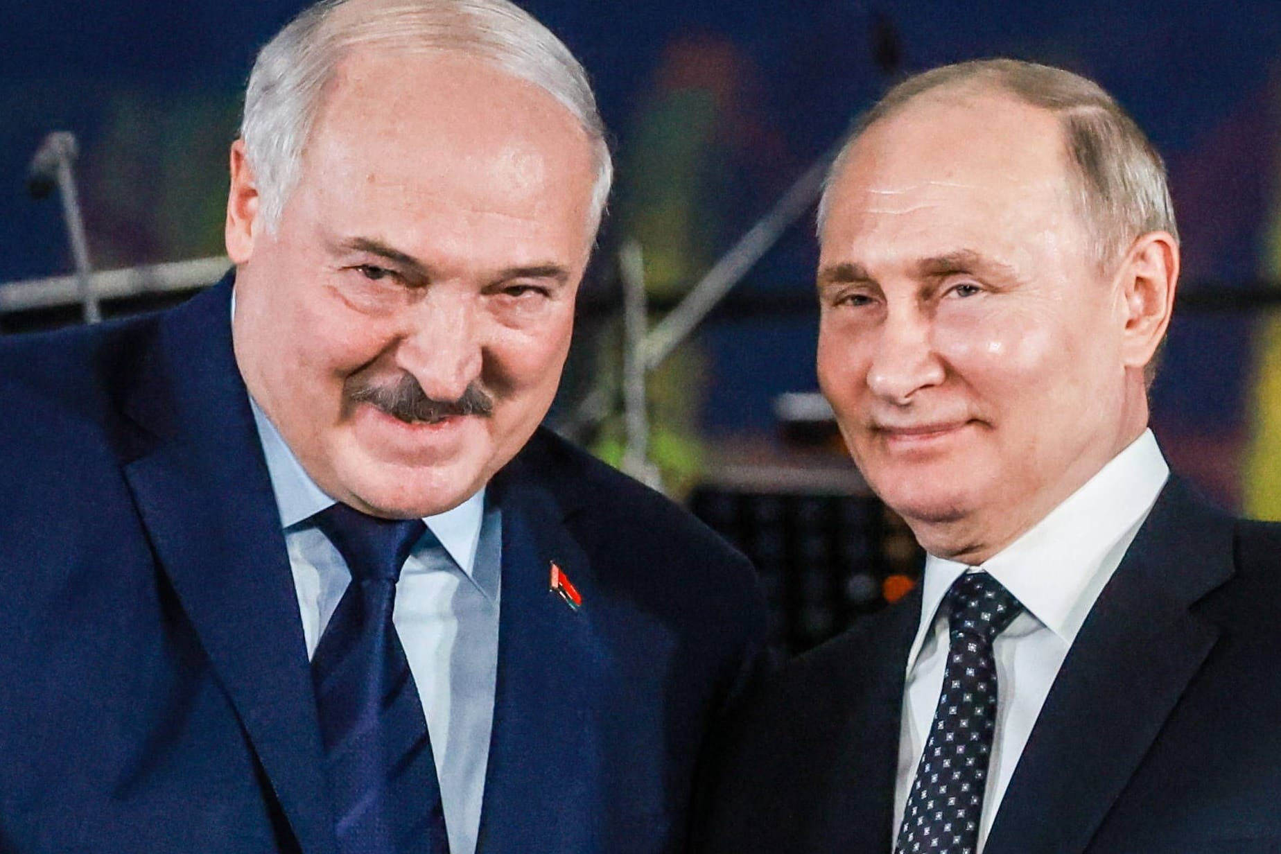 Alexander Lukaschenko, Präsident von Belarus, und Russlands Präsident Wladimir Putin (Archivbild): Kritiker und Oppositionelle schaffen sie mit Gewalt aus dem Weg, um sich an der Macht zu halten.