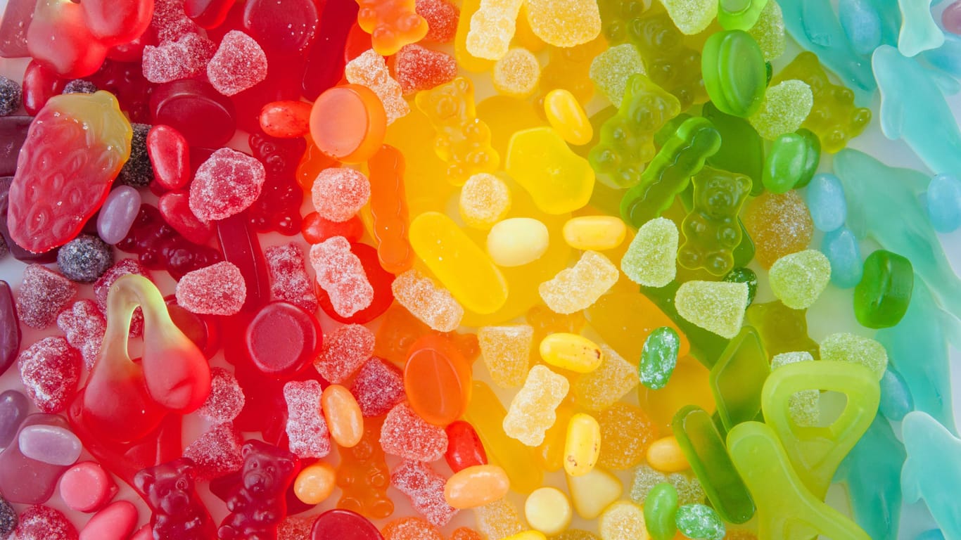 Fruchtgummi in verschiedenen Farben (Symbolbild): In Deutschland sind HHC-Süßigkeiten ganz legal ab 18 zu erwerben.
