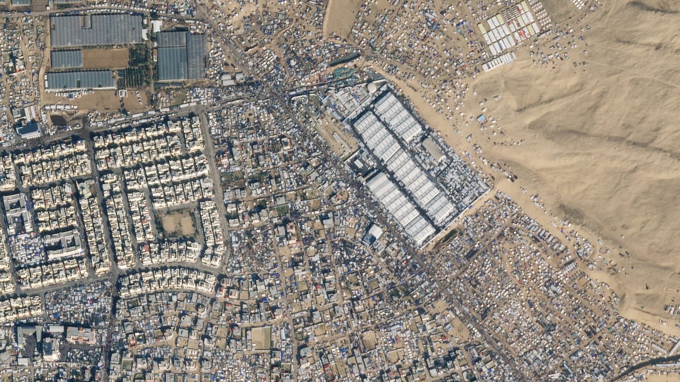 Satellitenbild zeigt die südliche Gaza-Stadt Rafah am 14. Januar 2024: Normalerweise leben in der Stadt 280.000 Menschen. Die Einwohnerzahl ist jedoch auf über 1,5 Millionen angestiegen.