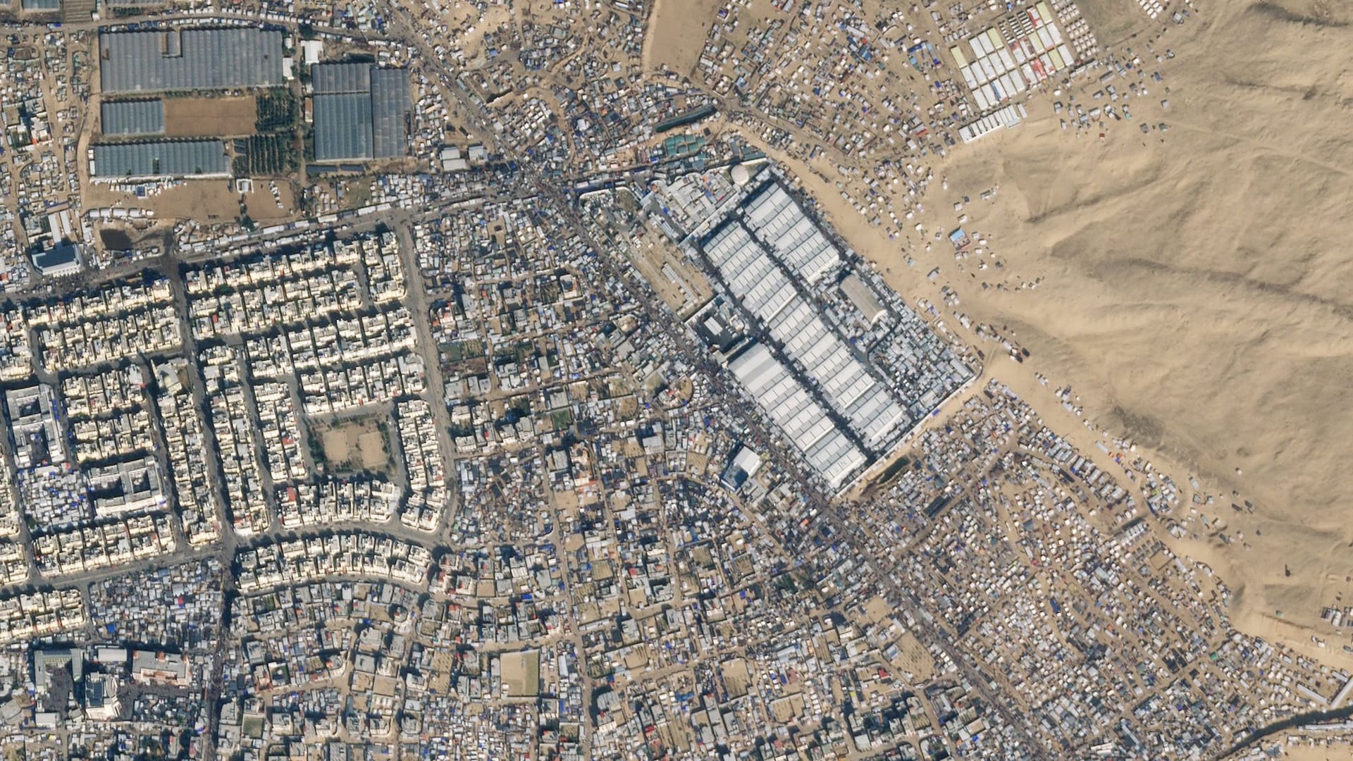 Satellitenbild zeigt die südliche Gaza-Stadt Rafah am 14. Januar 2024: Normalerweise leben in der Stadt 280.000 Menschen. Die Einwohnerzahl ist jedoch auf über 1,5 Millionen angestiegen.