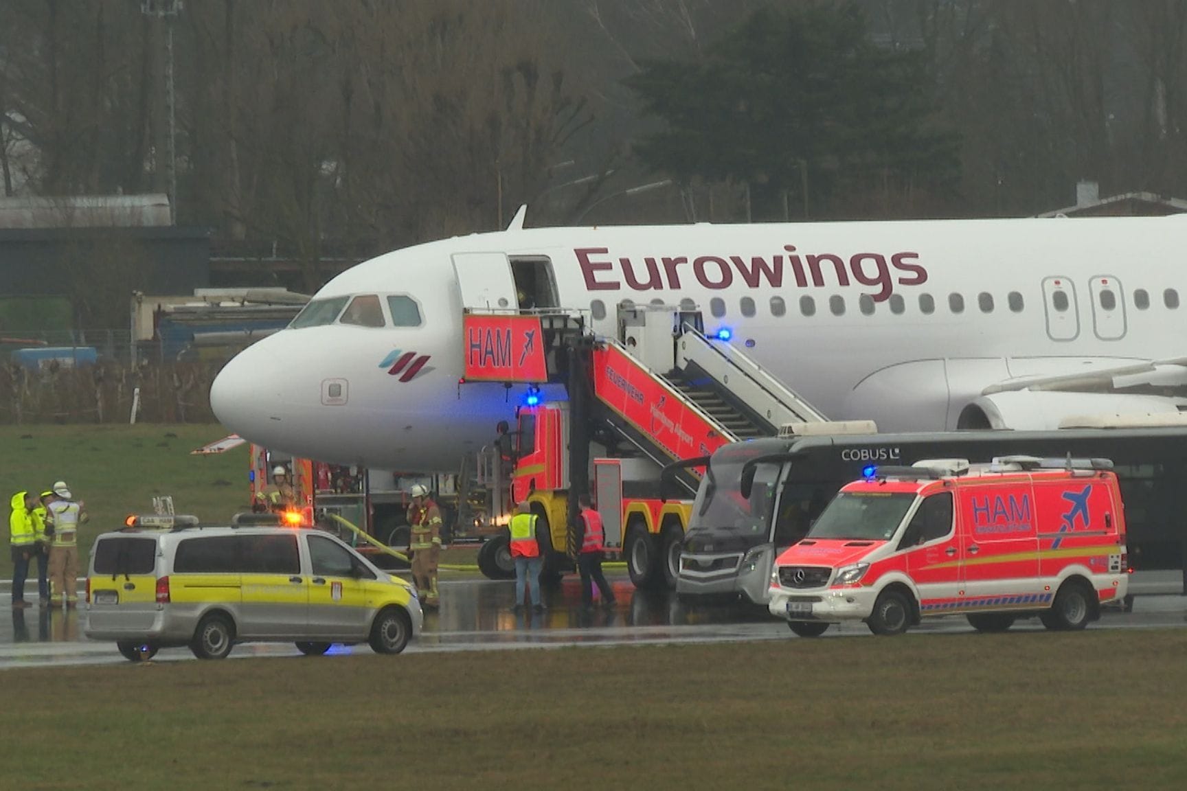 Geplatzte Flugzeugreifen