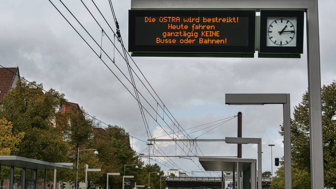 Bahnhaltestelle in Hannover: Beschäftigte der Üstra streiken erneut.