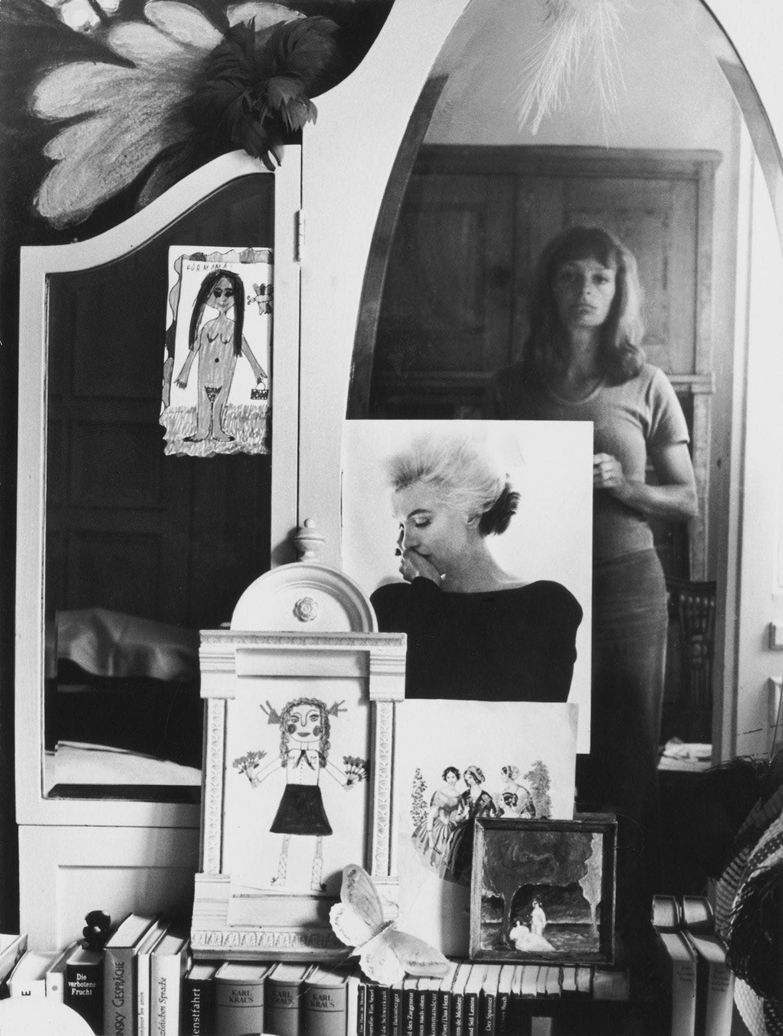 Die Fotografin Helga Paris auf dem Selbstporträt "Selbst im Spiegel", Berlin, 1971.