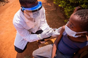 Malaria bei Kindern: Der neue Impfstoff R12 schützt Kleinkinder besonders effektiv.