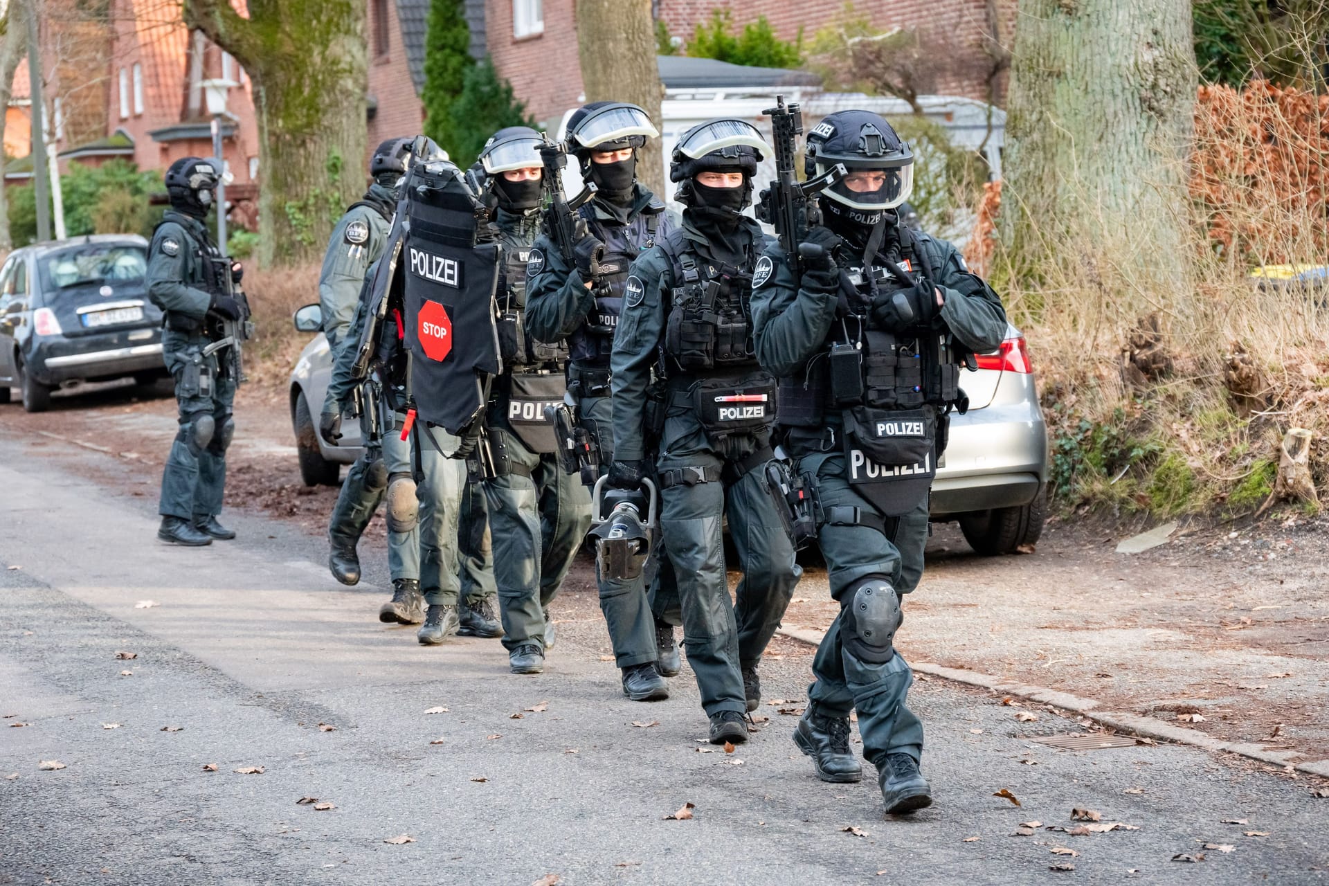 Kräfte des SEK unterwegs zum Einsatz: Der Mann wurde festgenommen.