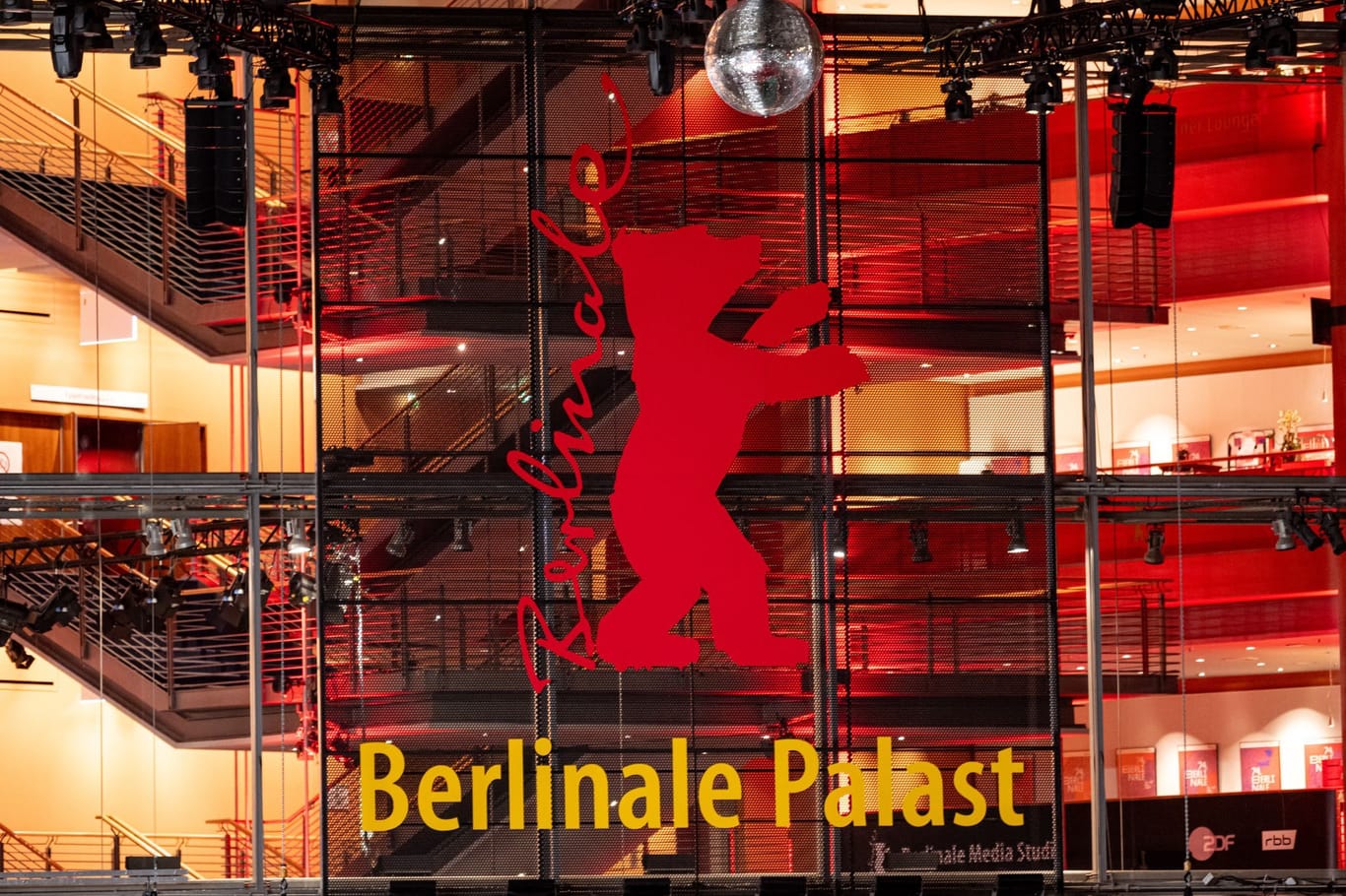 Berlin: Der Eingangsbereich am Berlinale Palast ist am frühen Morgen am Tag der Eröffnung leer. Die 74. Ausgabe der Berlinale wird am heutigen Donnerstag eröffnet.