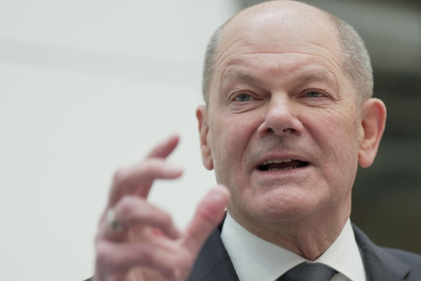 Bundeskanzler Olaf Scholz (SPD): Ihn irritiere, dass seine Kritiker die Möglichkeit eines Atomkriegs zu ignorieren scheinen.