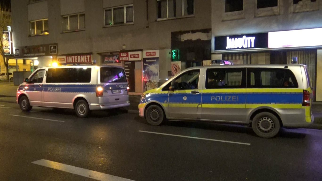 Polizei und Ordnungsamt haben in Dortmund am Samstag einen Nachtclub kontrolliert und anschließend geschlossen.