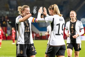 Alexandra Popp und Klara Bühl: Die Offensive ist gegen Frankreich gefordert.