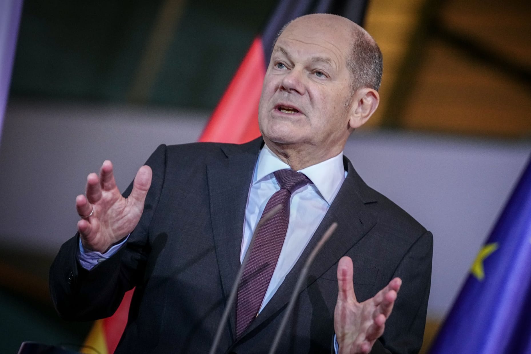 Olaf Scholz: Der Bundeskanzler hat die Nato-Äußerungen des ehemaligen US-Präsidenten Donald Trump scharf kritisiert.